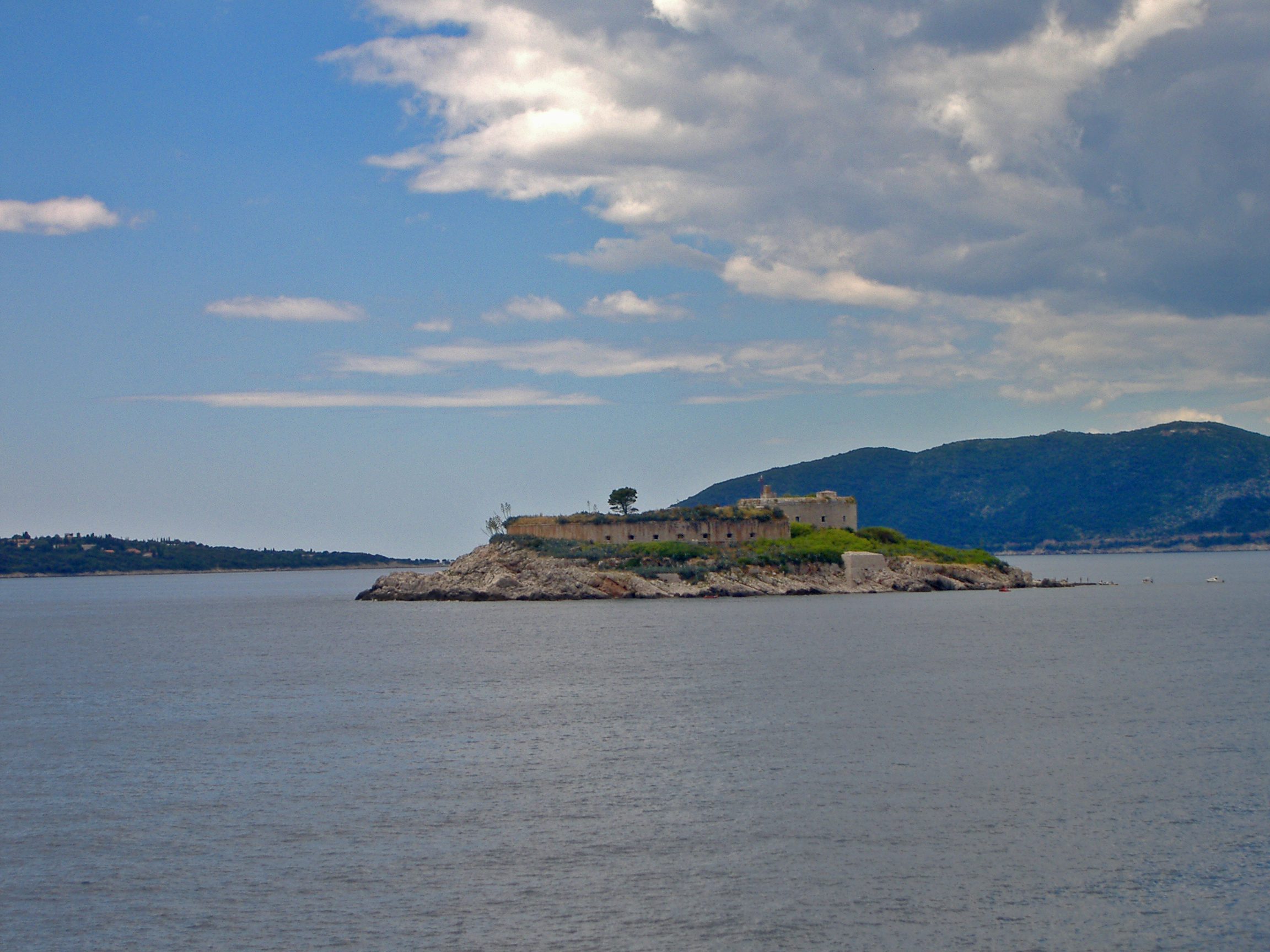 Остров-крепость Мамула