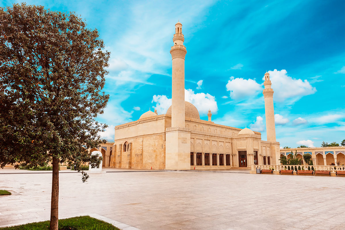 Джума-одна из стерейших мечетей Азербайджана