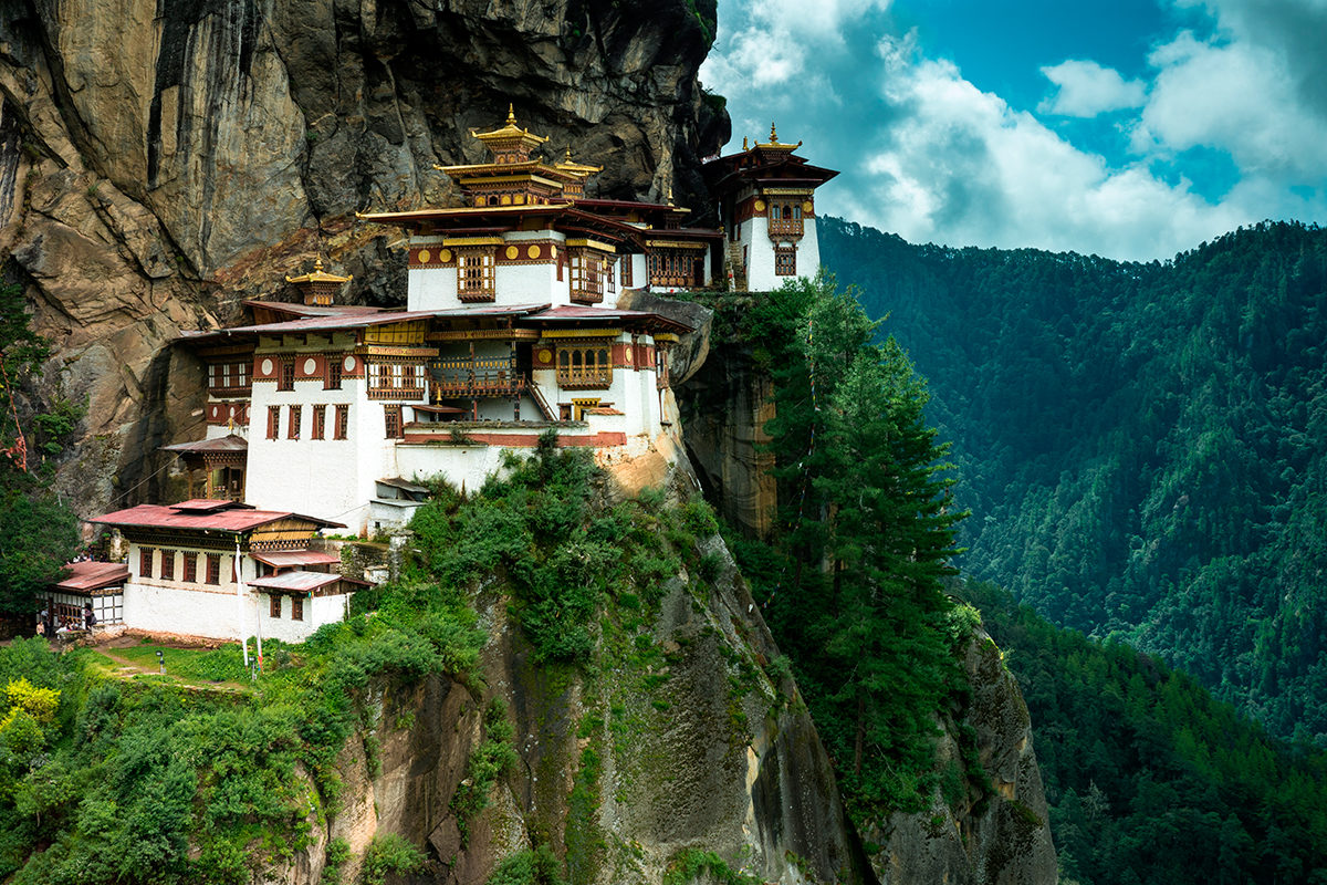 Монастырь в горах Бутана