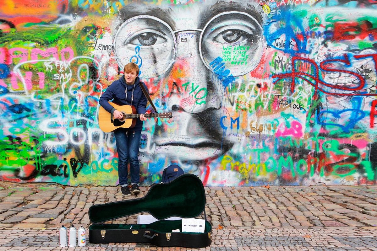 Джон стен. Стена Леннона в Праге. Стена Джона Леннона. Стену Джона Леннона Praha. Стена Джона Леннона в Праге фото.