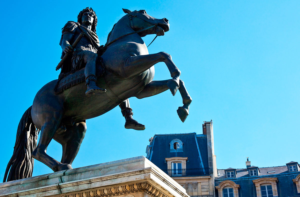 Статуя Людовику XIV на Площади Победы