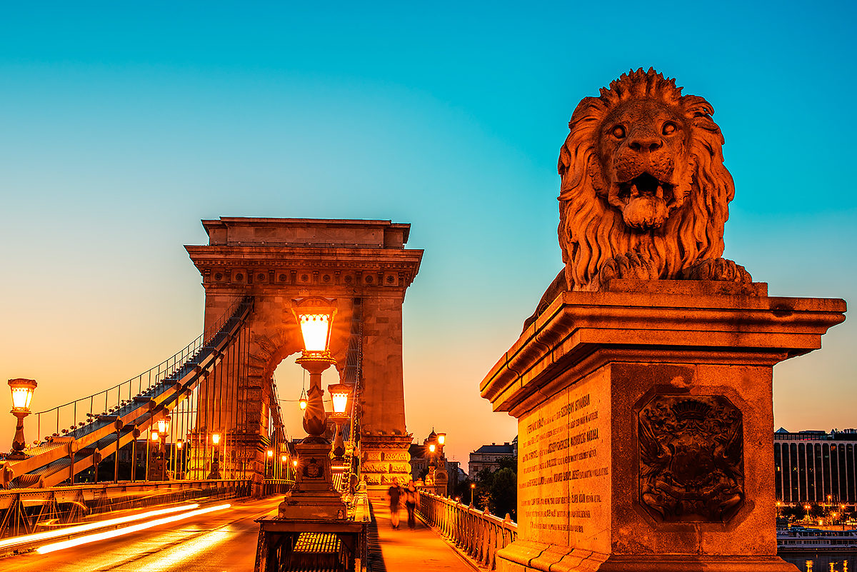 Скульптура льва на мосту, Будапешт