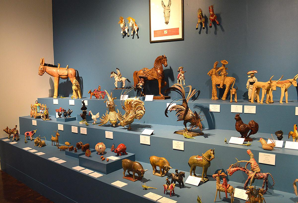 Фигурки животных из различных материалов, Музей народного искусства Мексики