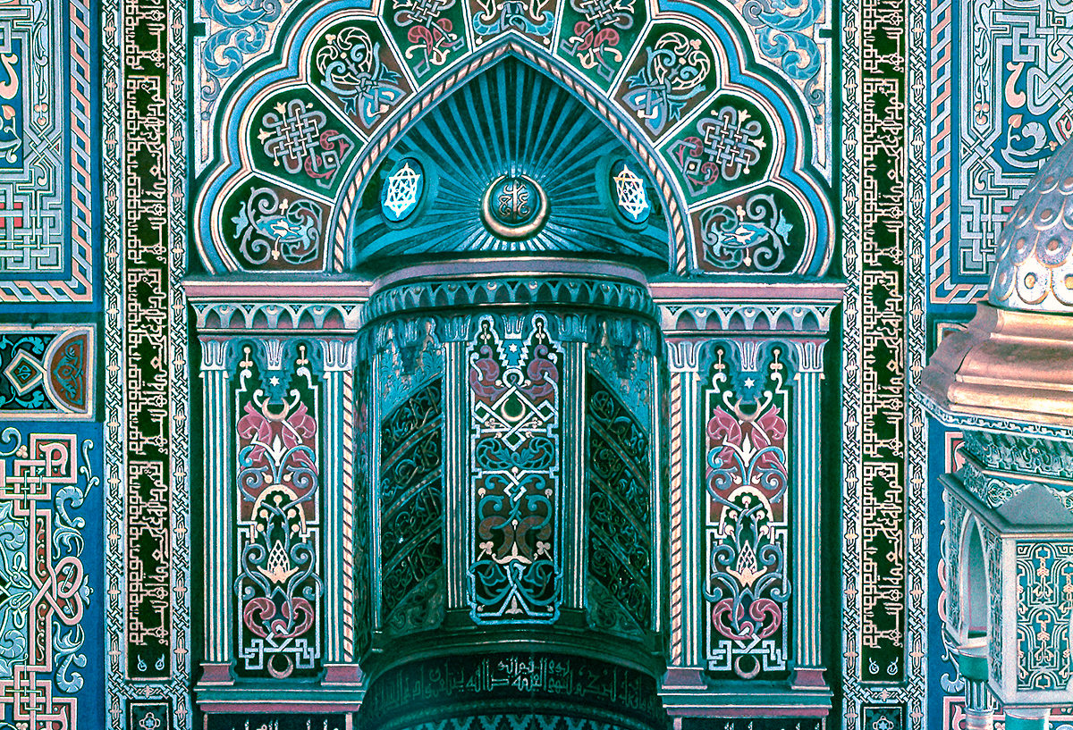 Украшенные стены Мечети Мухтарова