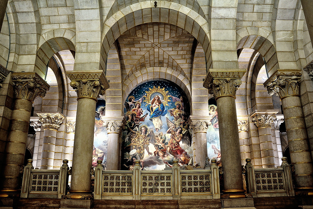 Кафедральный собор Святой Девы Марии де ла Альмудена, интерьер