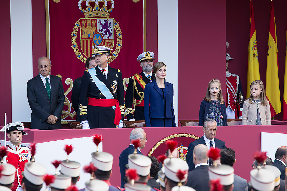 Королевская семья в один из национальных праздников, Испания