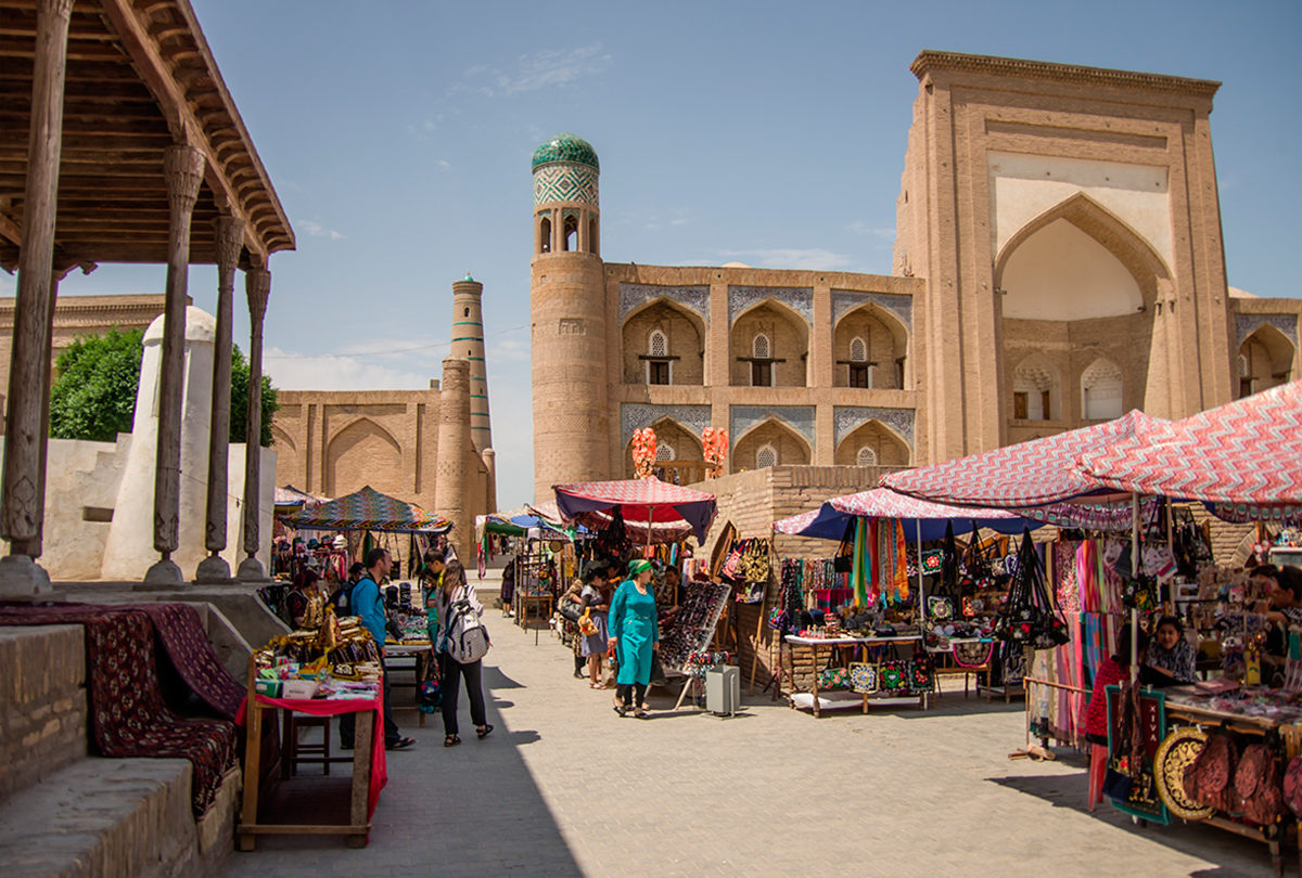 Традиционный рынок в Узбекистане