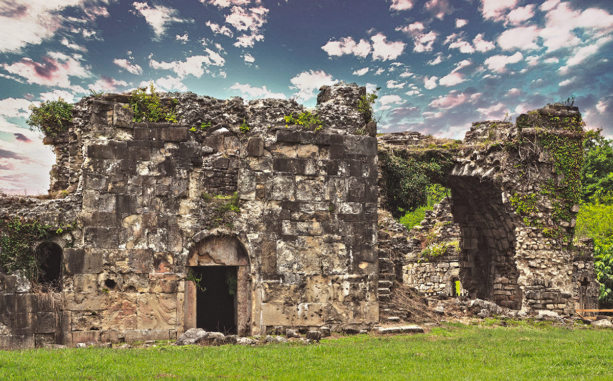 Руины древнего замка