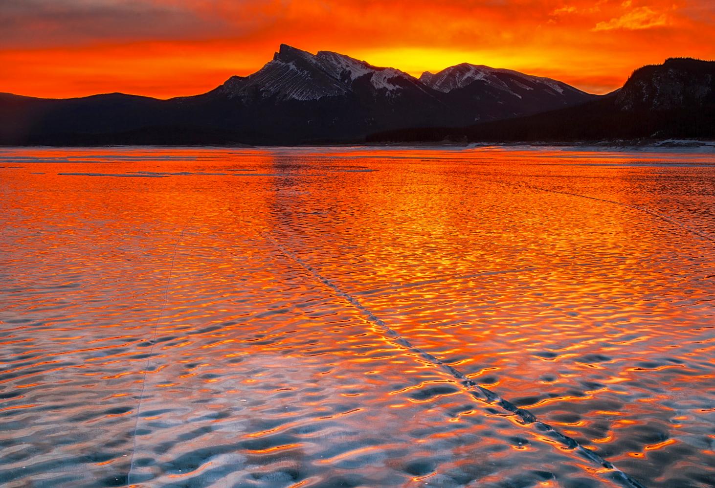 Озеро Абрахам (Abraham Lake), Канада, провинция Альберта