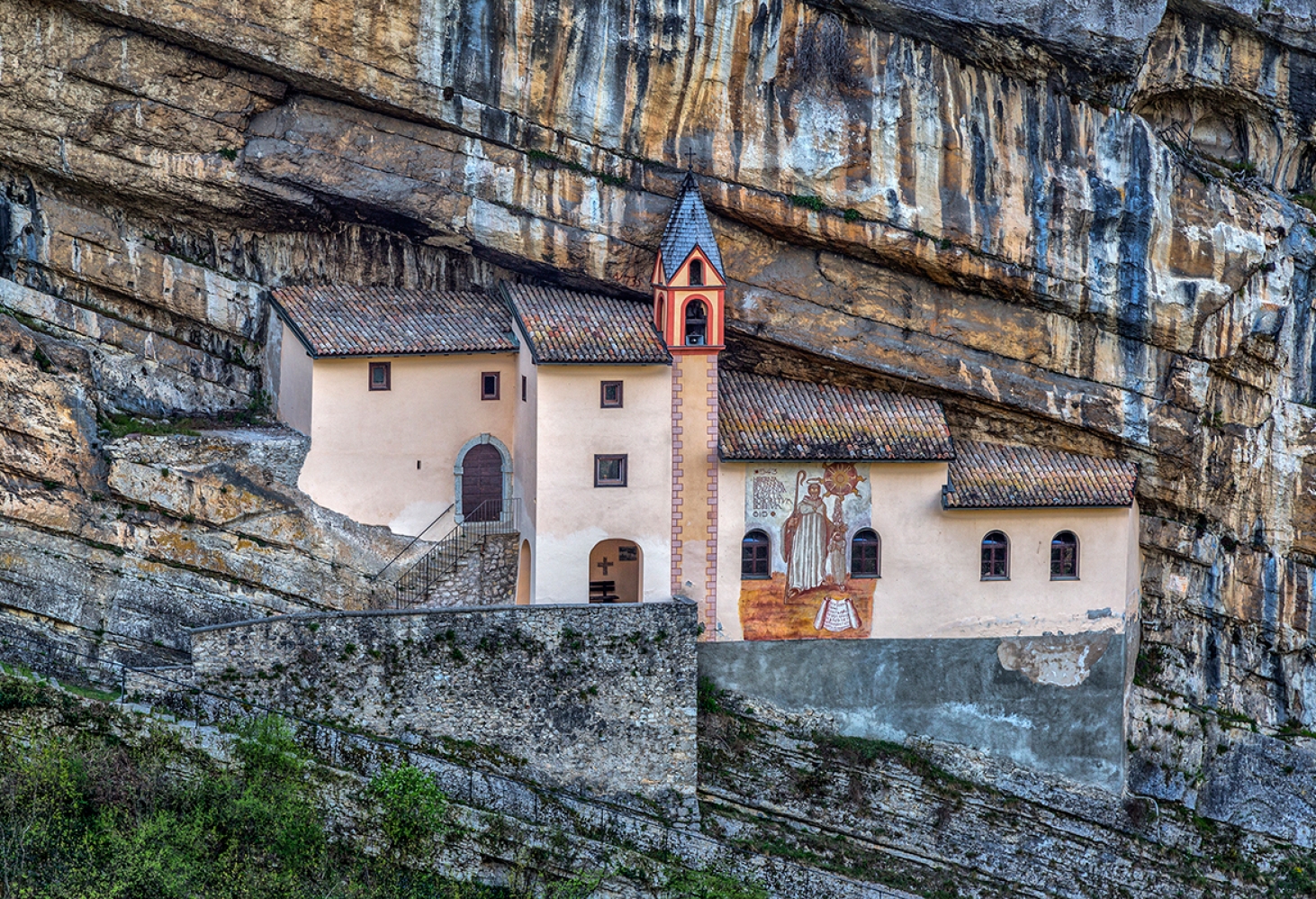 Монастырь Сан-Коломбано, Италия