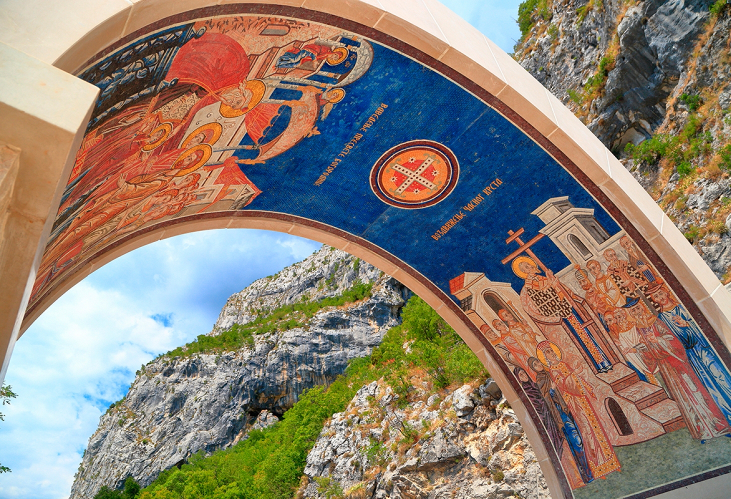 Чудотворный монастырь Острог, Черногория